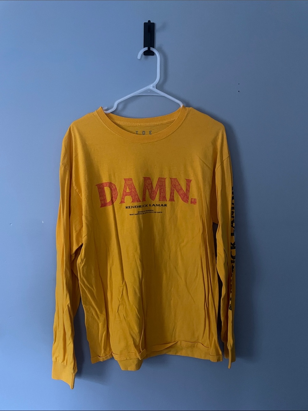tde. Yellow Long-Sleeve "DAMN." Graphic Tee with Red Print